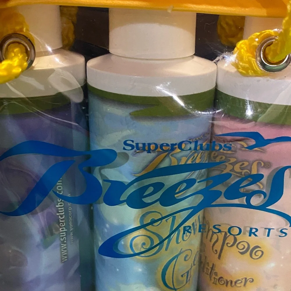 Shower Gel, Body Lotion & Shampoo Trio with Carry Case Travel Vacation Resort